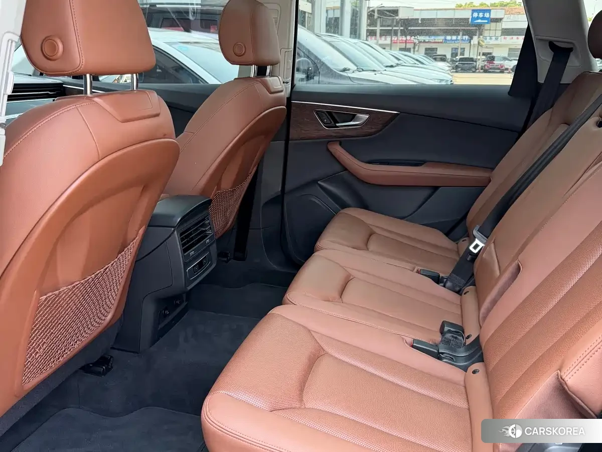 Audi Q7 2023 Черный из Китая, фото 3