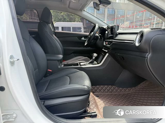 Kia K3 2021 Белый из Китая, фото 3