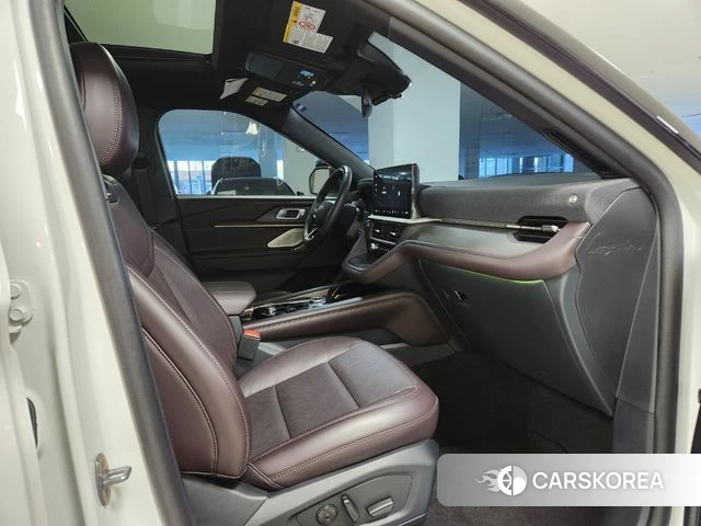 Ford Explorer 6th Generation 2025 Белый из Кореи, фото 3