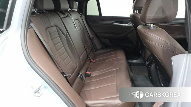 BMW X4 (G02) 2025 Светло-серебряный цвет из Кореи, фото 3