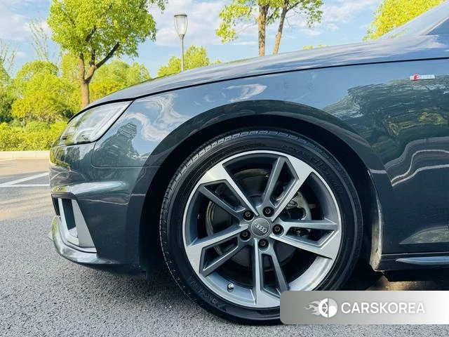 Audi A4L 2020 Темно-серый из Китая, фото 3