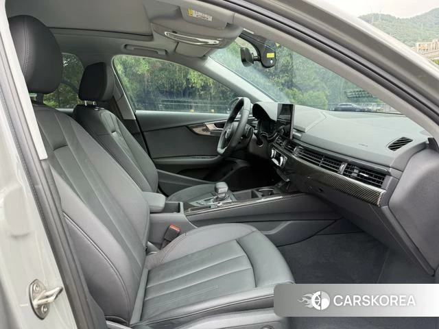 Audi A4L 2022 Темно-серый из Китая, фото 3