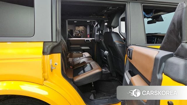Ford Bronco 6th Generation 2022 Желтый из Кореи, фото 3