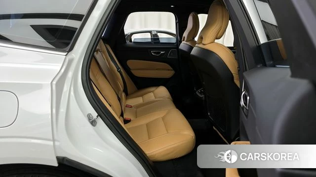 Volvo XC60 second Generation 2022 Белый из Кореи, фото 3