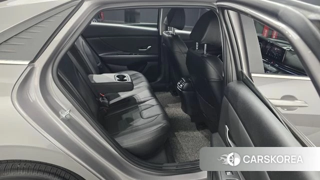 Hyundai Avante (CN7) 2021 Серебристо-серый из Кореи, фото 3