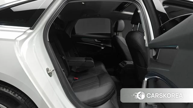 Audi A6 (C8) 2021 Белый из Кореи, фото 4