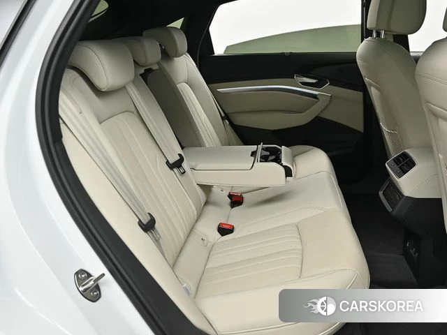 Audi Q8 e-Tron (GE) 2024 Белый из Кореи, фото 3