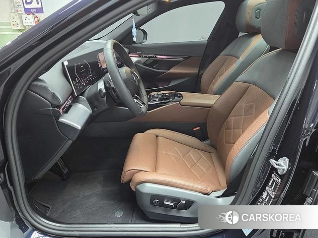 BMW 5 Series (G60) 2026 Черный из Кореи, фото 3
