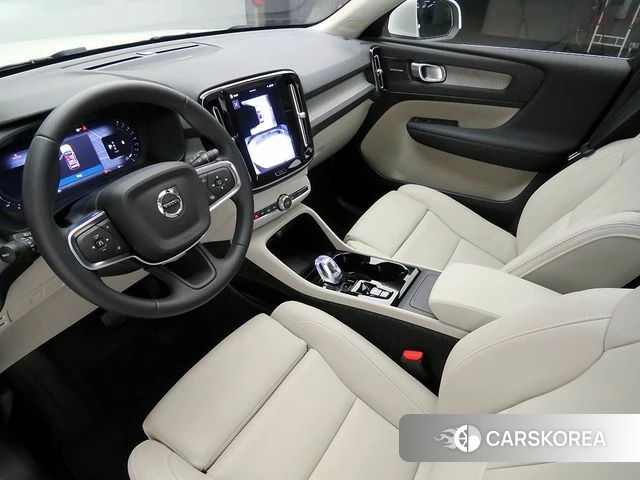 Volvo XC40 2025 Белый из Кореи, фото 3