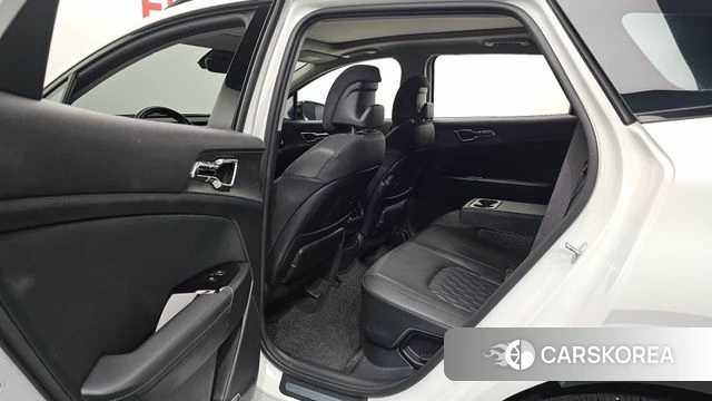 Kia Sportage 5th Generation Hybrid 2023 Белый из Кореи, фото 3