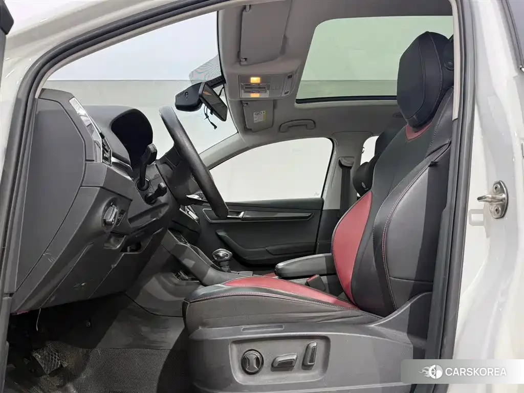 Skoda Karoq 2023 Белый из Китая, фото 3