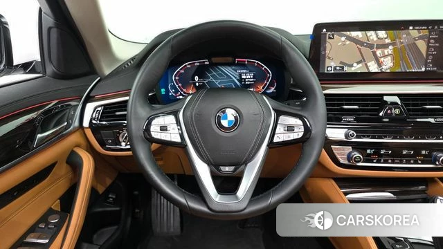 BMW 5 Series (G30) 2023 Белый из Кореи, фото 3