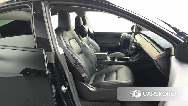 Tesla Model Y 2022 Черный из Кореи, фото 3