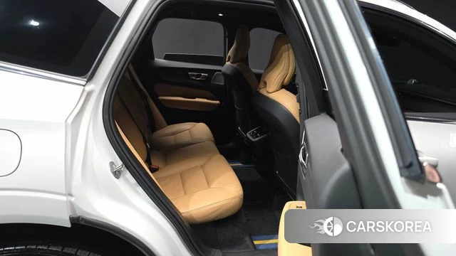 Volvo XC60 second Generation 2024 Белый из Кореи, фото 3
