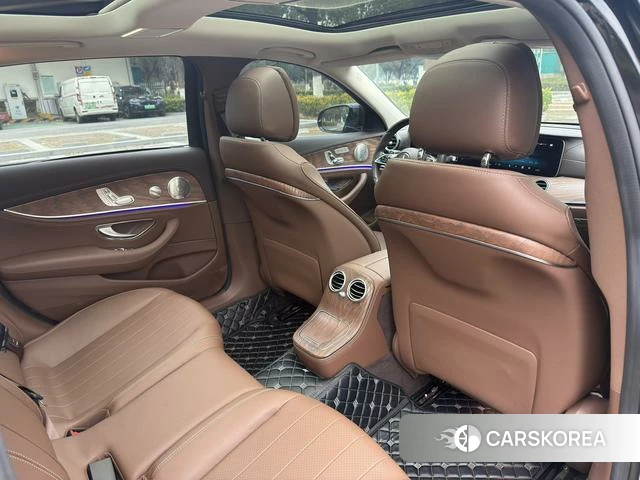 Mercedes-Benz E-Class 2023 Черный из Китая, фото 3