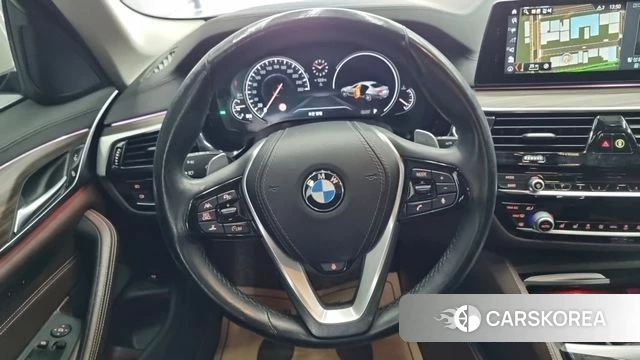 BMW 5 Series (G30) 2018 Жемчужный цвет из Кореи, фото 3