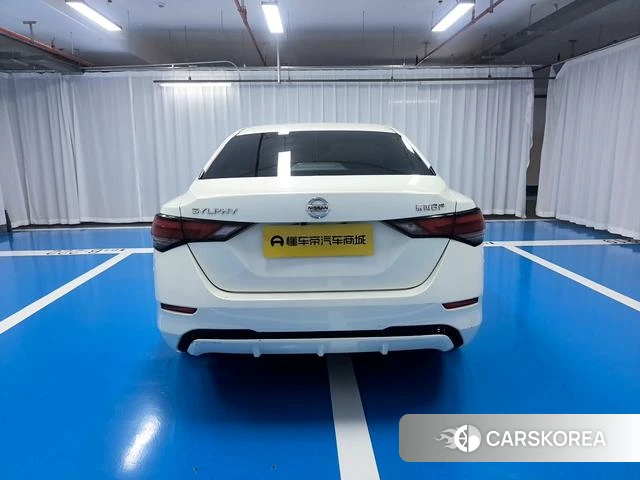 Nissan Sylphy 2022 Белый из Китая, фото 3