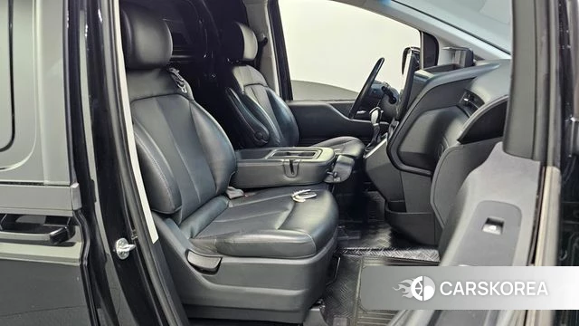 Hyundai Staria 2021 Черный из Кореи, фото 3