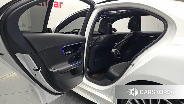 Mercedes-Benz C-Class W206 2023 Белый из Кореи, фото 3