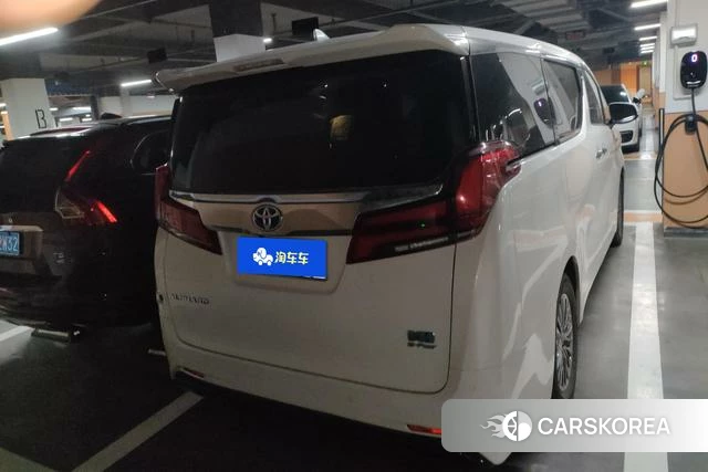 Toyota Alphard 2021 Белый из Китая, фото 3