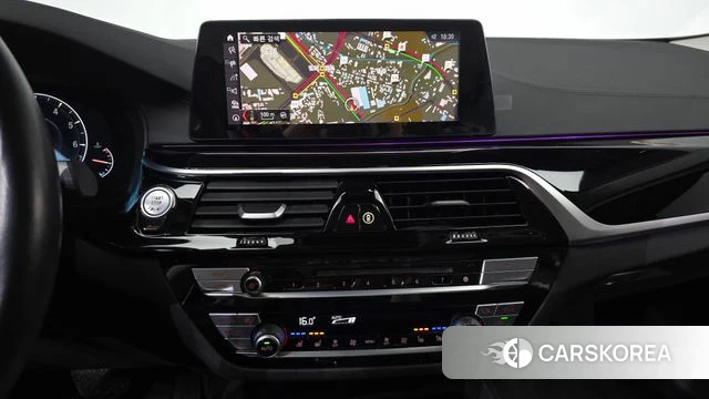 BMW 5 Series (G30) 2019 Белый из Кореи, фото 3