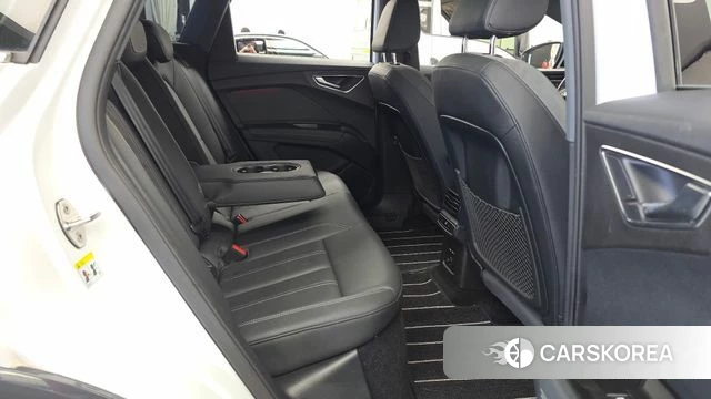 Audi Q4 e-Tron (F4) 2022 Белый из Кореи, фото 3