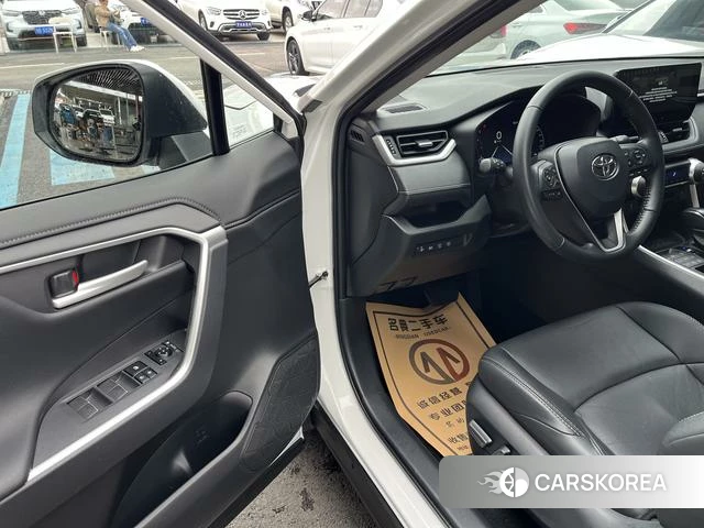 Toyota Wildlander 2023 Белый из Китая, фото 3