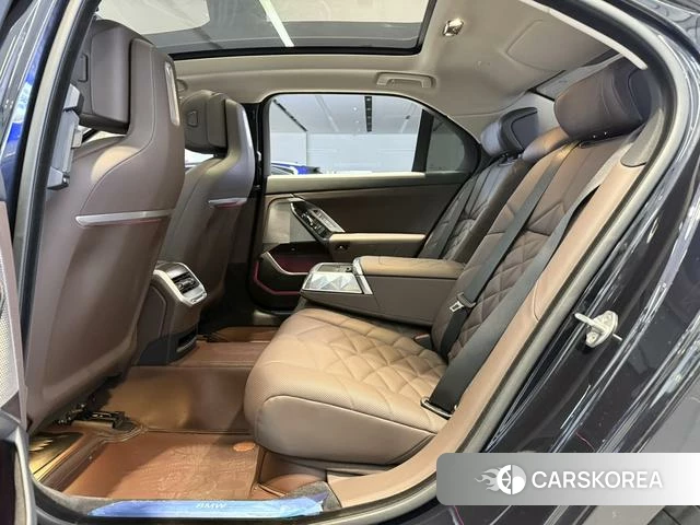 BMW 7 series 2024 Черный из Китая, фото 3