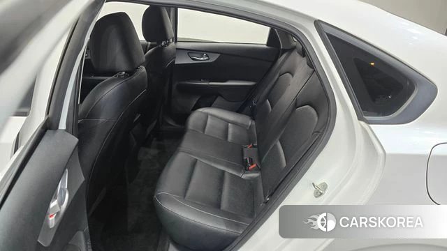 Kia The New K3 2nd generation 2023 Белый из Кореи, фото 3