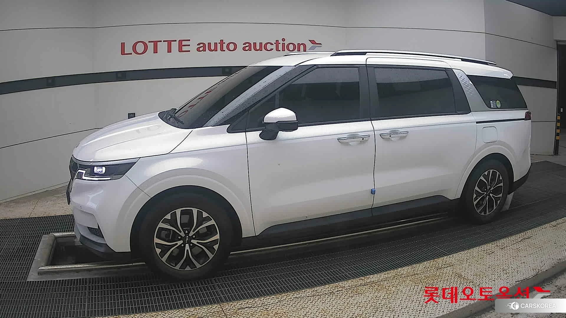 Kia Carnival 2023 Snow White Pearl (optional) из Кореи, фото 3