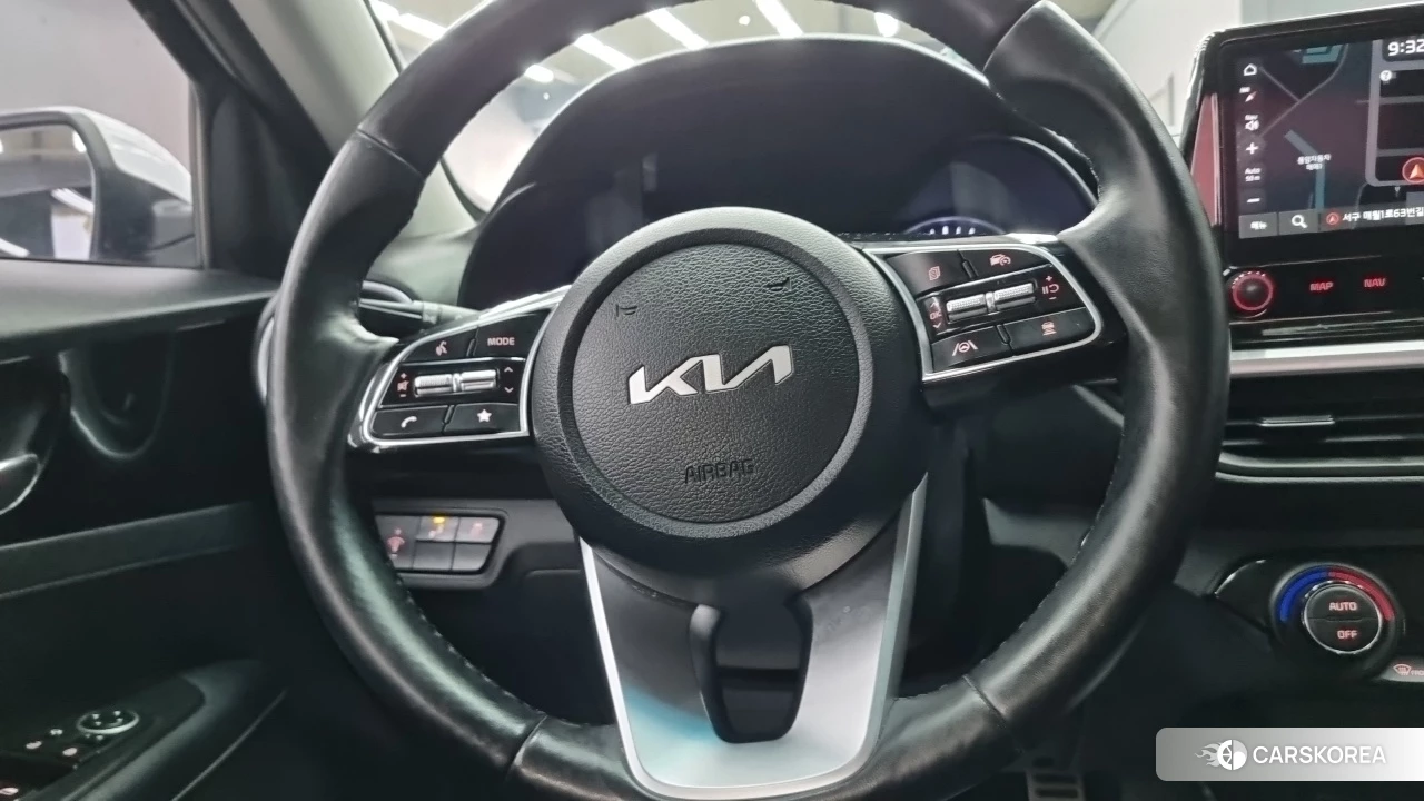 Kia The New K3 2nd generation 2022 Белый из Кореи, фото 3
