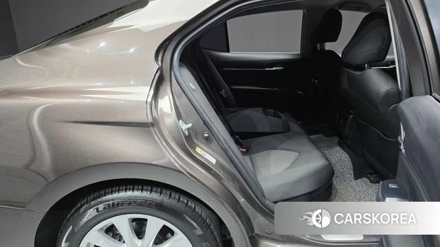Toyota Camry (XV70) 2019 Коричневый из Кореи, фото 3