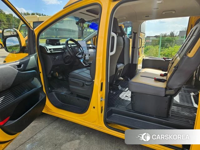 Hyundai Staria 2025 Желтый из Кореи, фото 3