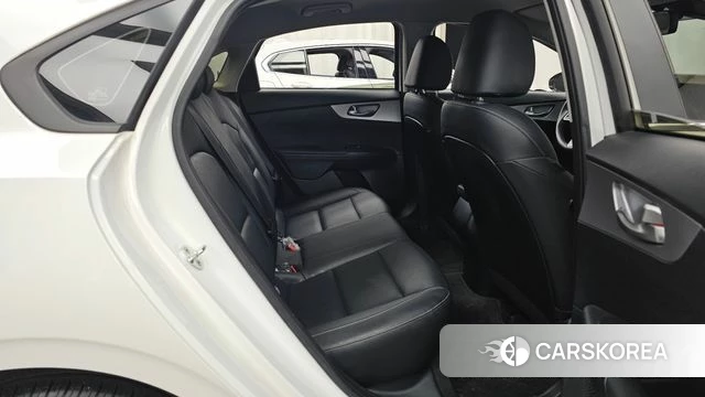 Kia The New K3 2nd generation 2021 Белый из Кореи, фото 3