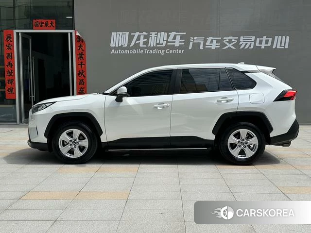 Toyota RAV4 2021 Белый из Китая, фото 3