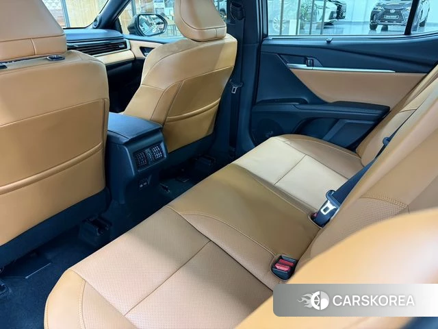 Toyota Camry (XV80) 2026 Серый из Кореи, фото 3