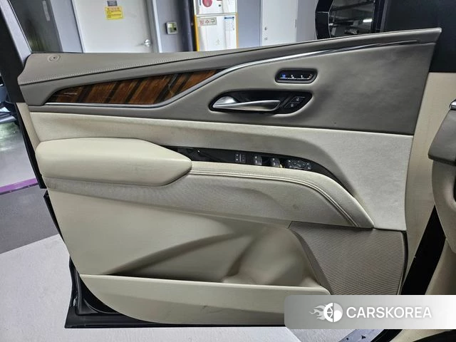 Cadillac Escalade 5th Generation 2022 Черный из Кореи, фото 3