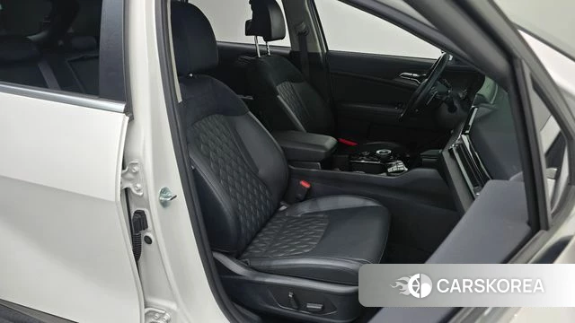 Kia Sportage 5th Generation Hybrid 2023 Белый из Кореи, фото 4