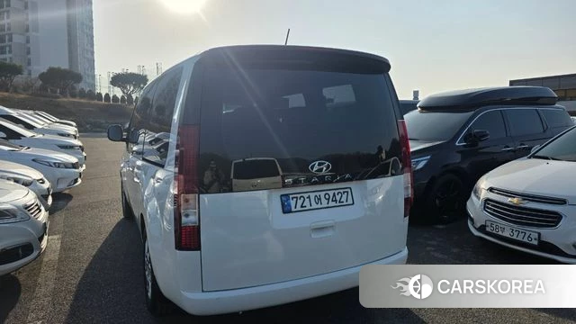 Hyundai Staria 2023 Белый из Кореи, фото 3
