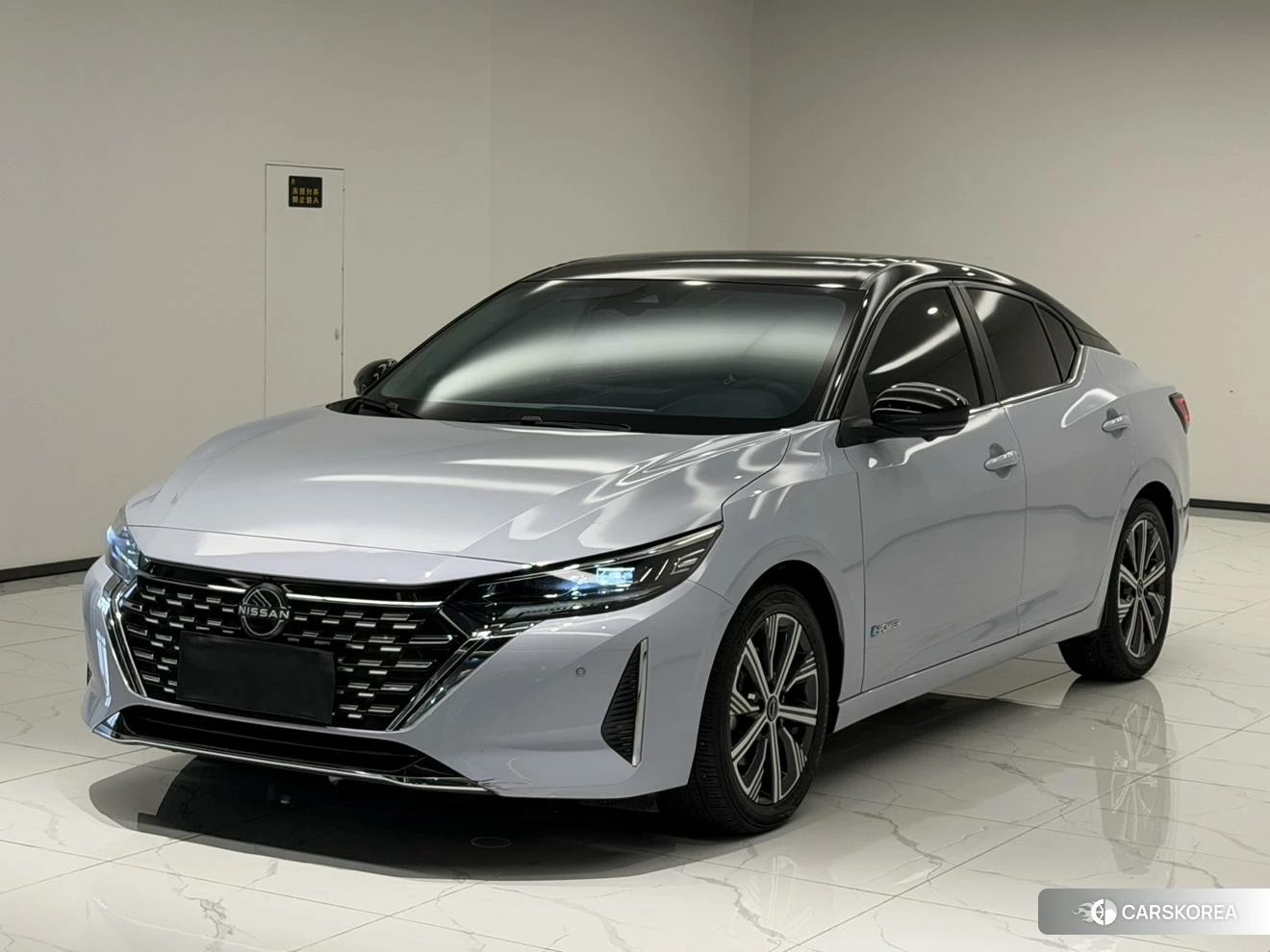 Nissan Sylphy 2023 Серебристо-серый из Китая, фото 3