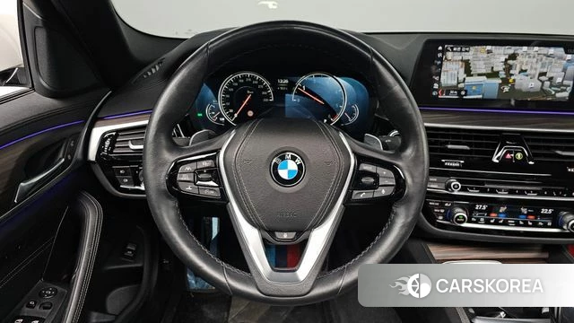 BMW 5 Series (G30) 2018 Белый из Кореи, фото 3