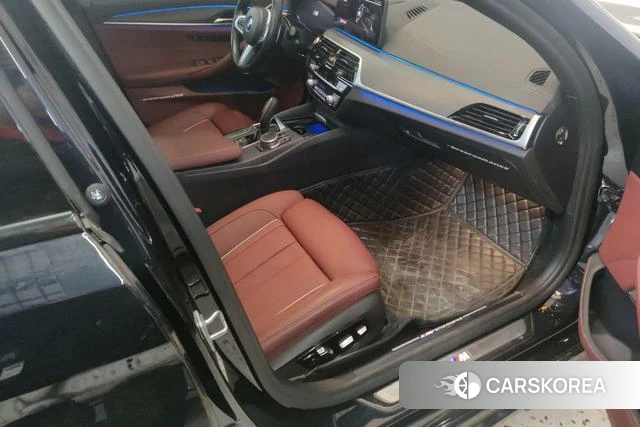 BMW 5 series 2021 Черный из Китая, фото 3