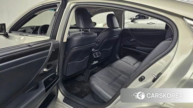 Lexus ES300h 7th generation 2026 Жемчужный цвет из Кореи, фото 3