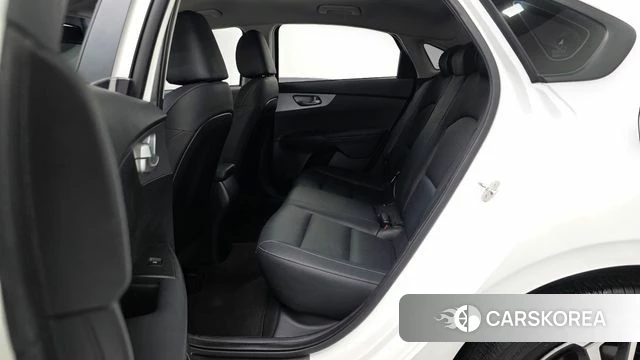 Kia The New K3 2nd generation 2023 Белый из Кореи, фото 3