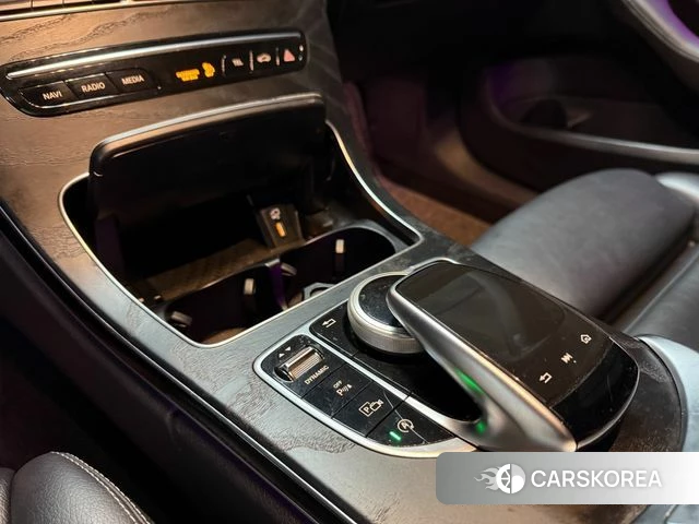 Mercedes-Benz C-Class W205 2019 Темно-зеленый из Кореи, фото 3
