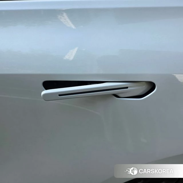 Cadillac Lyric 2024 Белый из Кореи, фото 3