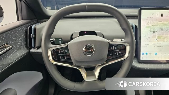 Volvo EX30 2025 Светло-серебряный цвет из Кореи, фото 3
