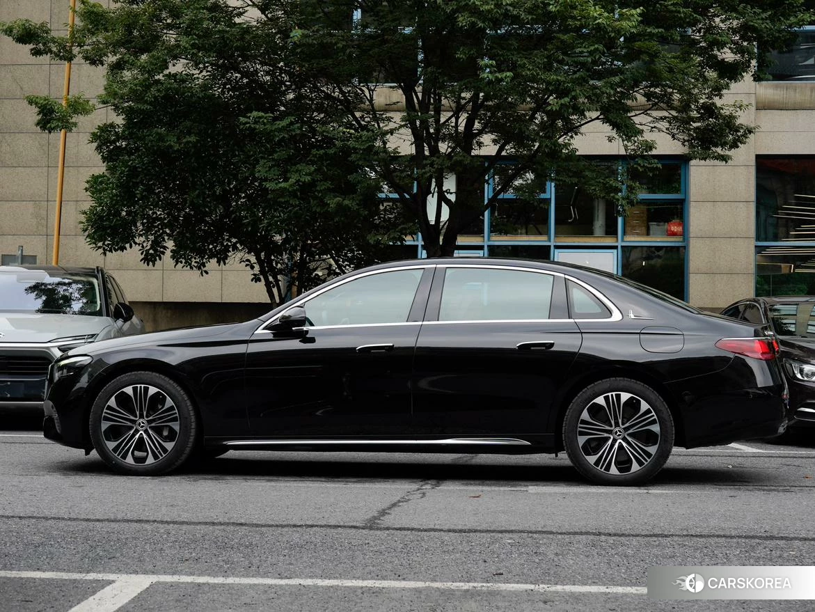 Mercedes-Benz E-Class 2024 Черный из Китая, фото 3