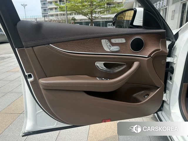 Mercedes-Benz E-Class 2022 Белый из Китая, фото 3