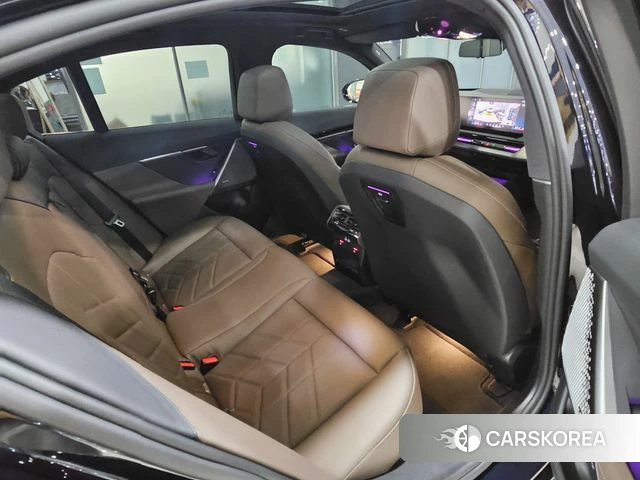 BMW 5 Series (G60) 2023 Черный из Кореи, фото 3